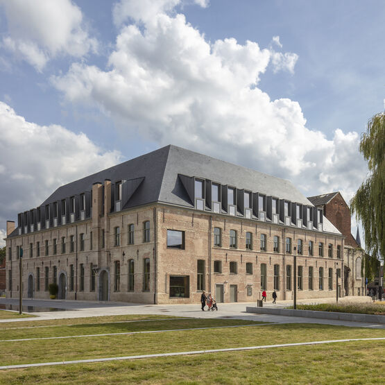 La Bibliothèque publique Het Predikheren, située en Belgique à Malines, est un lieu culturel emblématique