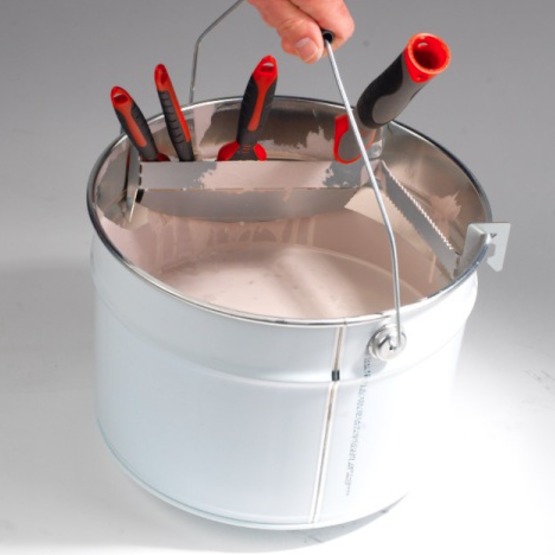 Bague métallique facilitant la pose des pinceaux dans les pots de peinture | MaxiTine