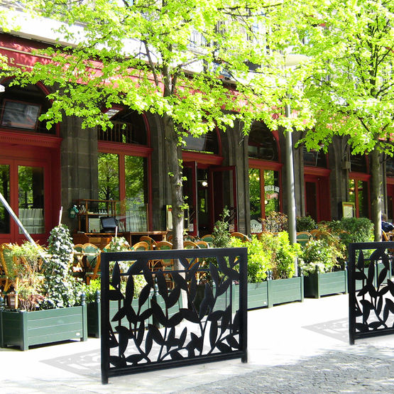 Barrière acier à motifs floraux pour aménagement urbain | Barrière Florilège