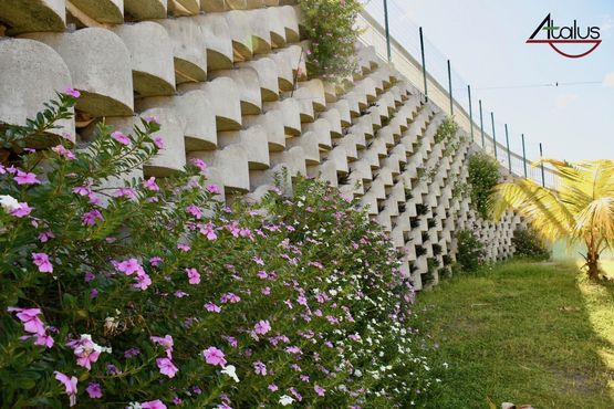 Bloc béton pour mur de soutènement végétalisé  de 4 à 24 m de hauteur avec massif renforcé | Atalus 120 - produit présenté par ATALUS