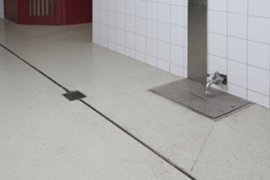 Caniveau inox à fente ou à grille pour le drainage intérieur des bâtiments | ACO Modul  - produit présenté par ACO