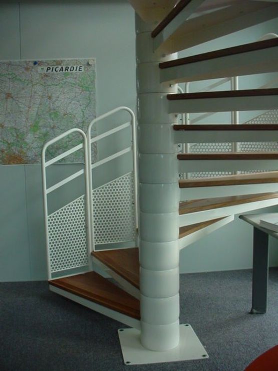  Escalier hélicoïdal en acier adapté aux issues de secours | Escalier hélicoïdal secours - Echelle à crinoline