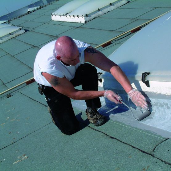 Etanchéité liquide pour toitures-terrasses | IKO HYBRITECH MS DETAIL