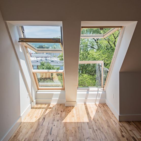  Fenêtre de toit transformable en balcon | FGH-V P2 Galeria - FAKRO