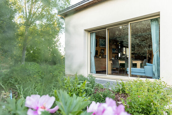 Fenêtres et porte-fenêtres coulissantes en mixte | Auralu - produit présenté par PASQUET MENUISERIES