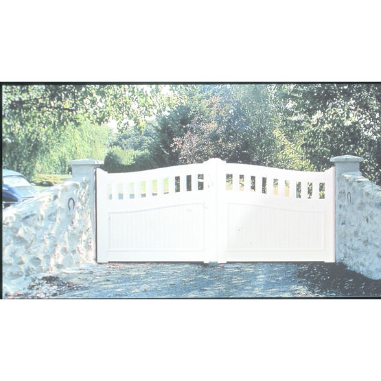 Gamme de portails PVC blanc ou décor chêne | Gamme PVC
