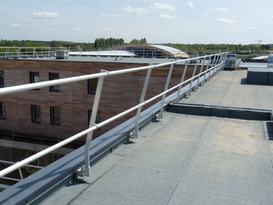  Garde-corps de sécurité pour toitures-terrasses inaccessibles | Barrial - Sécurité toiture