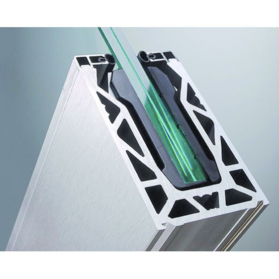 Garde-corps en verre laminé pris en pied à verticalité réglable | FenderGlass