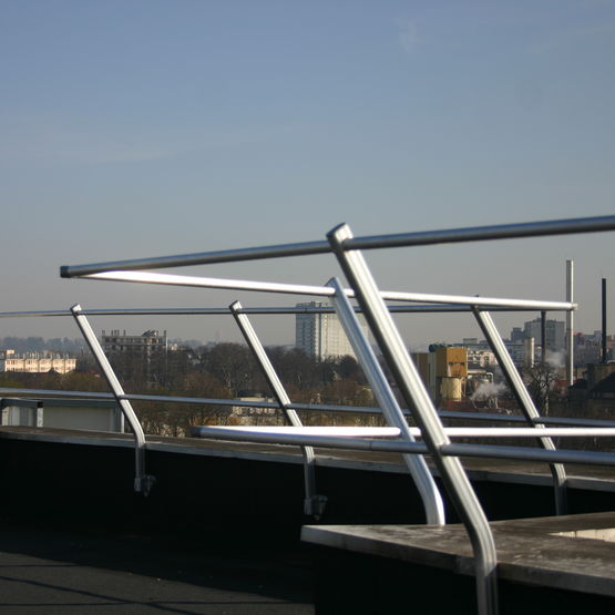  Garde-corps fixe en aluminium pour terrasses, plateformes et toitures | ANOXA - Garde-corps en aluminium