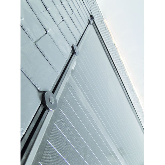 Kit d&#039;intégration panneaux PV sans cadre sur toiture ardoise | Laminates