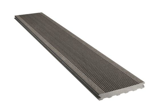 Lame de terrasse en bois composite à finition rainurée | Lame Elégance rainurée  - produit présenté par SILVADEC