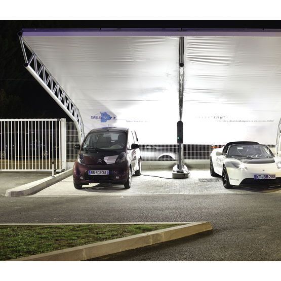 Ombrière photovoltaïque modulaire pour voitures électriques | Carport