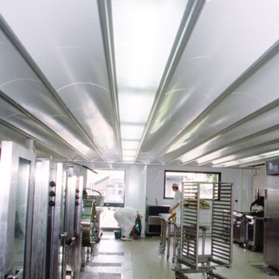 Plafond filtrant à plénum ventilé pour grandes cuisines | INTEC