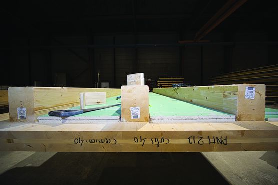  Plancher préfabriqué en bois CLT et plaques de plâtre | Azurtec PLaco - Blocs et panneaux autoportants en bois