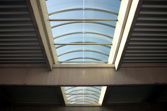  Plaques alvéolaires transparentes pour le contrôle solaire | LEXAN™ Solar Control IR Sheet - Panneaux de toiture en polycarbonate (plan ou nervuré)