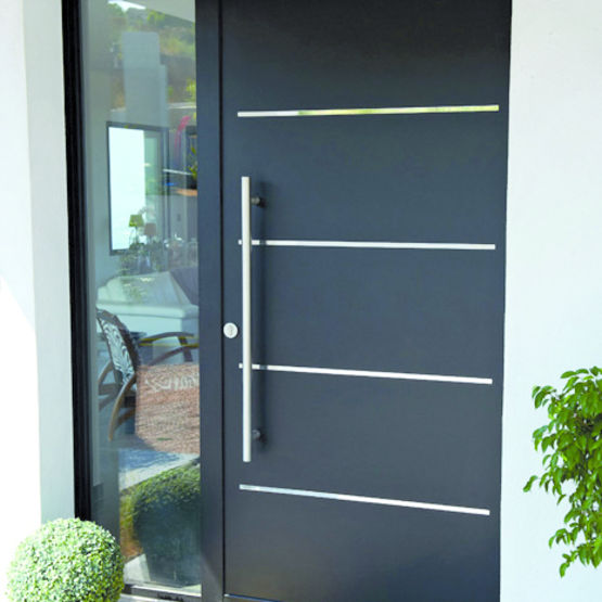 Porte d&#039;entrée aluminium à inserts décoratifs effet miroir | Cotim 11