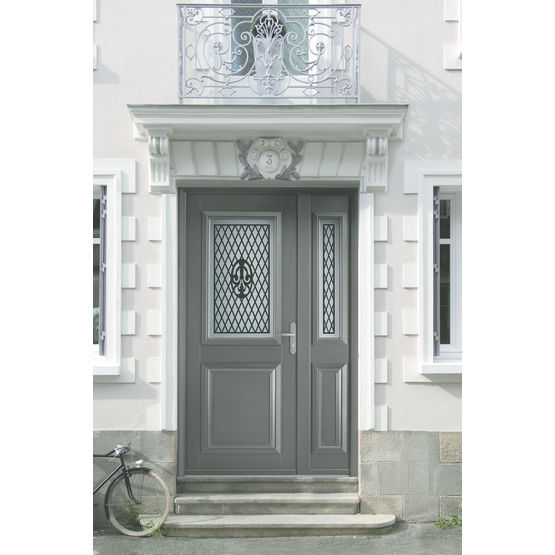 Porte d’entrée en aluminium au style traditionnel | Alineor