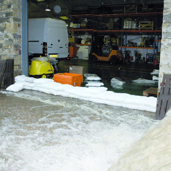 Sac absorbant anti-inondation rempli de particules de bois et polymères | Floodsax