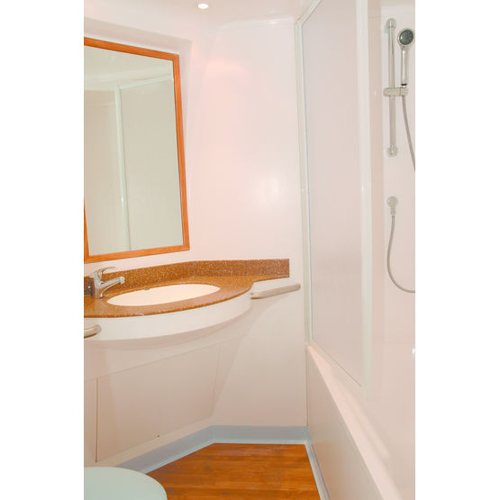 Salle de bains préfabriquée avec baignoire ou douche | Elyséane