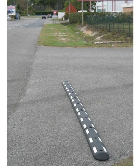  Séparateur de voie pour ligne continue - Panneaux et autres signalisations routières