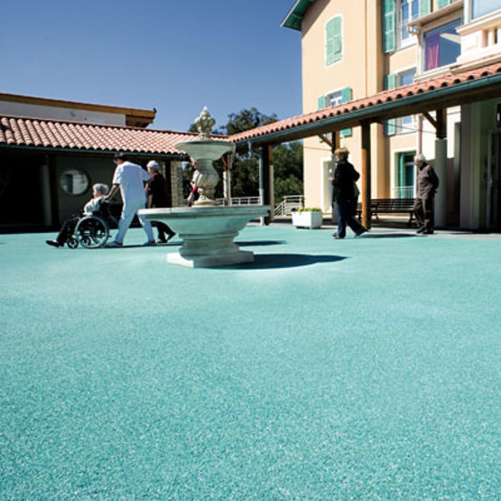 Sol coulé poreux dur TERRAZOFLEX type E BOULENGER