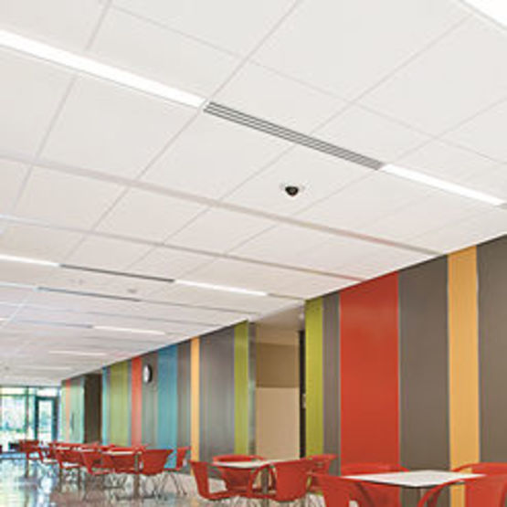 Solution de plafond avec intégration de lumières et de systèmes de ventilation | Techzone