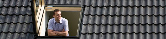  Sortie de toiture FAKRO ouverture réversible | FWP, FWU - Fenêtre de toit pivotante ou à ouverture par projection