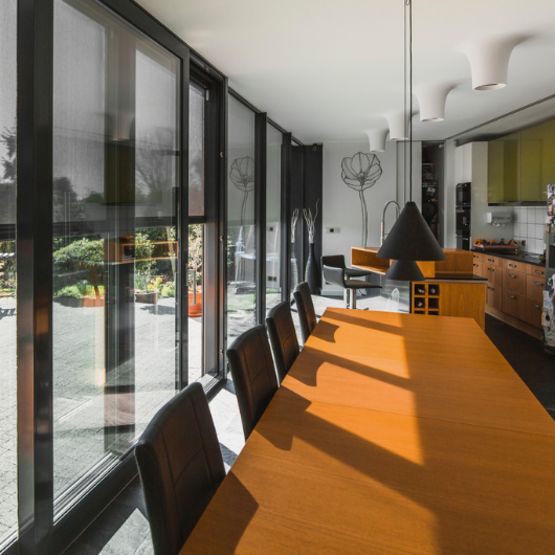 Stores pare-soleil pour fenêtres verticales | VMZ - produit présenté par FAKRO