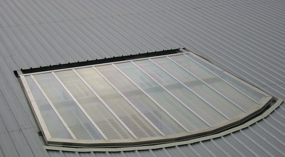  Système d&#039;éclairement continu à ossature aluminium et verrière en polycarbonate | Ecoplan - Eléments monobloc