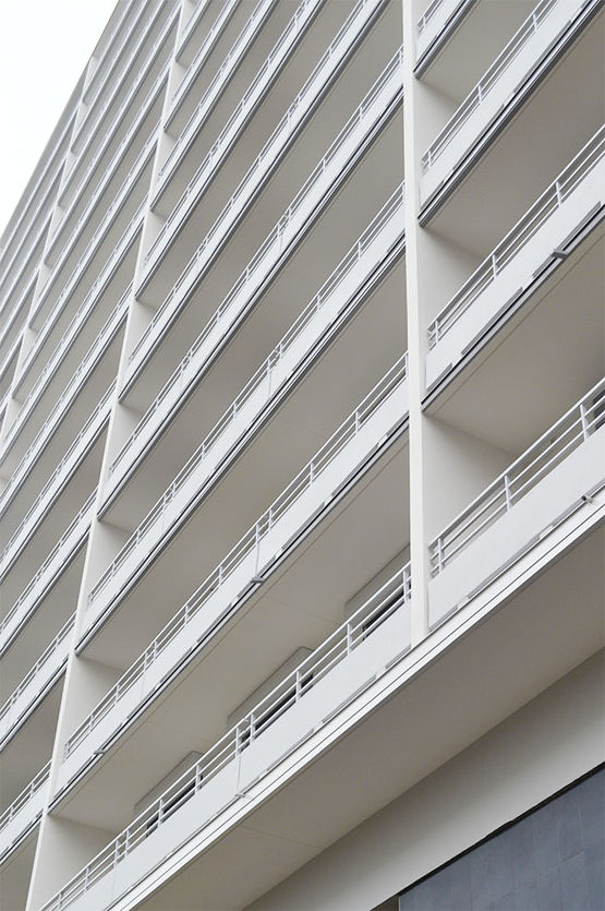  Système d’habillage réglable en aluminium pour la protection de nez de balcon | Dallnet Nez de dalle - Profilés et accessoires pour finitions de façades