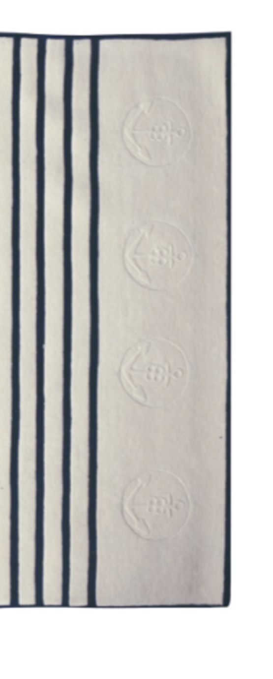 Tapis en laine siglé Jean Paul Gaultier | Tapis ancre écru/indigo 7626-01 - produit présenté par LELIÈVRE