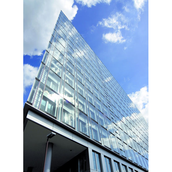 Verre clair à contrôle solaire pour façades | SGG Cool-Lite St Bright Silver