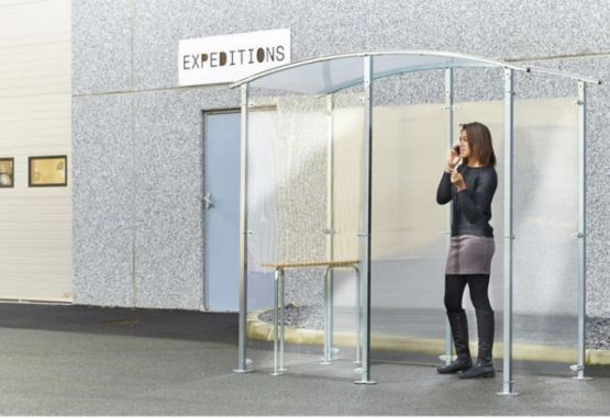 Abri fumeur isolé - Pieds métal zingué - produit présenté par NORMEQUIP