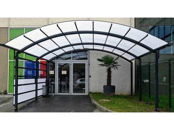 Abris en aluminium pour couverture d’entrée | ABRIS ARCHETYPE - ABRIS ARCHETYPE
