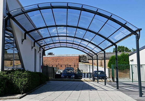 Abris en aluminium pour couverture d’entrée | ABRIS ARCHETYPE - produit présenté par ABRIS ARCHETYPE