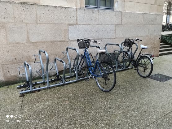  Accroche-vélos modulaire en tube d&#039;acier  | NEW BETA - Gamme de mobilier, autre mobilier