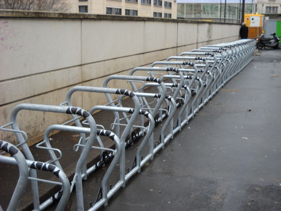 Accroche-vélos modulaire en tube d&#039;acier  | NEW BETA - produit présenté par SOLUVELOS