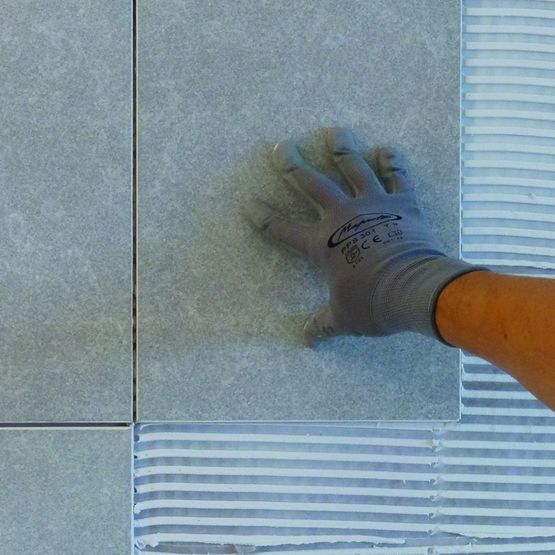  Adhésif sans ciment pour pose de carrelage en mur intérieur | ADESILEX P LITE - MAPEI