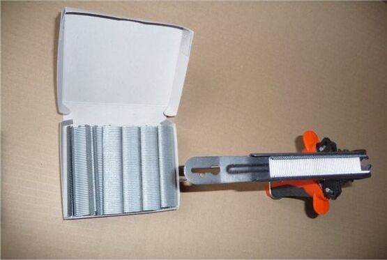  Agrafes galvanisées pour fixation de grilles - Classe HR 22 | MEGADIS - MEGADIS