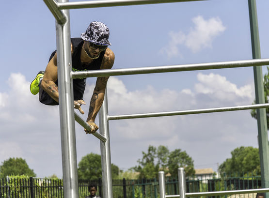 Agrès STREET WORKOUT : 4 barres de traction + poteau vague  | BA02-1R - produit présenté par PRO URBA