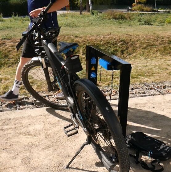  Arceau avec prise de recharge VAE | E-Bike  - SOLUVELOS