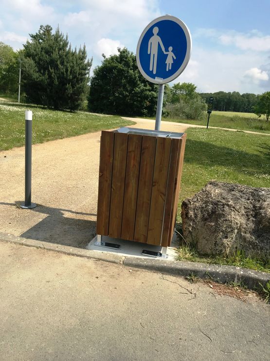 Armoires décoratives en acier et bois pour conteneurs poubelles | Belben - Abri de conteneurs