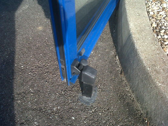 Arrêts de portail - Poussoir avec tube ou universel - produit présenté par TORBEL