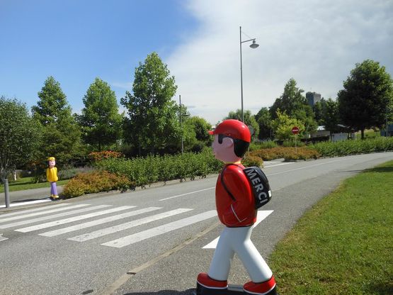  Arthur et Zoé | couple de figurine de signalisation - SERAC SIGNALISATION