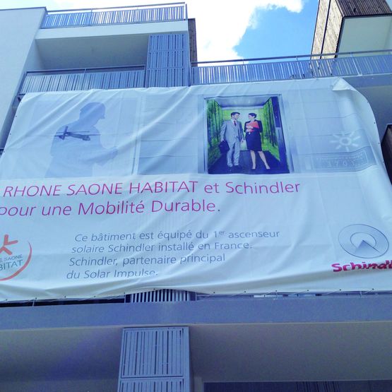 Ascenseur solaire à récupération et stockage d'énergie pour immeuble collectif | Solar Elevator - produit présenté par SCHINDLER