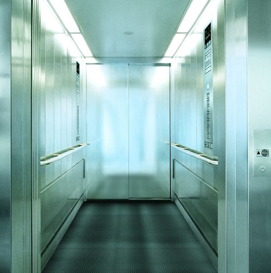 Ascenseurs pour établissements de santé | Schindler 2500 électrique