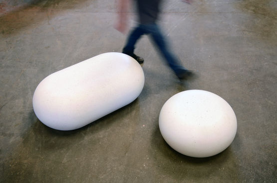  Assise en béton décapé et hydrofugé pour espaces urbains | IO Concrete IO-m - PRO URBA