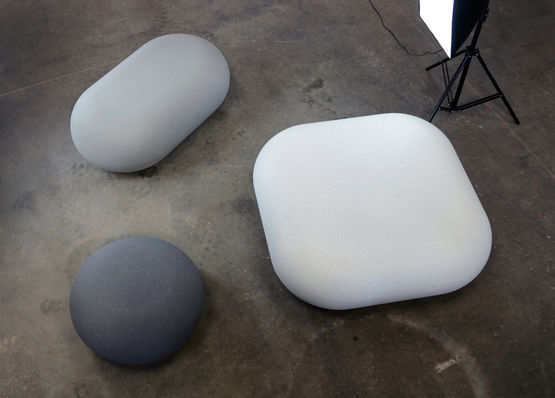  Assise en béton décapé et hydrofugé pour espaces urbains | IO Concrete IO-m - Banc public