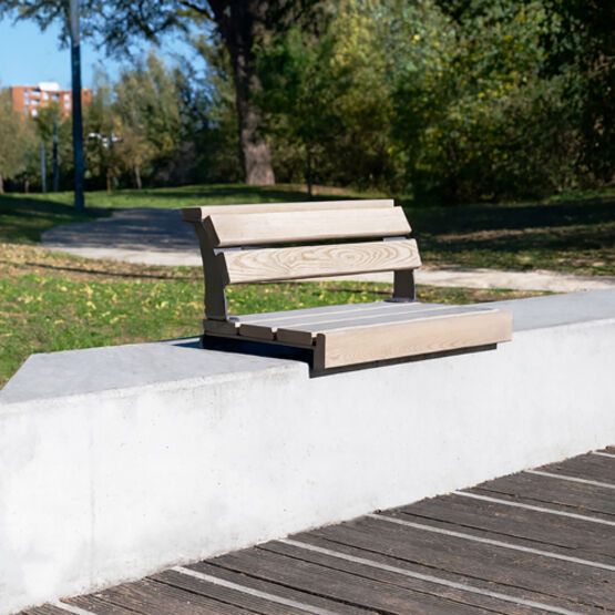 Assise sur muret Atlantique - produit présenté par AREA
