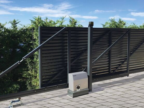 Automatismes pour portails coulissants | Motorisation FAAC pour usage résidentiel et industriel